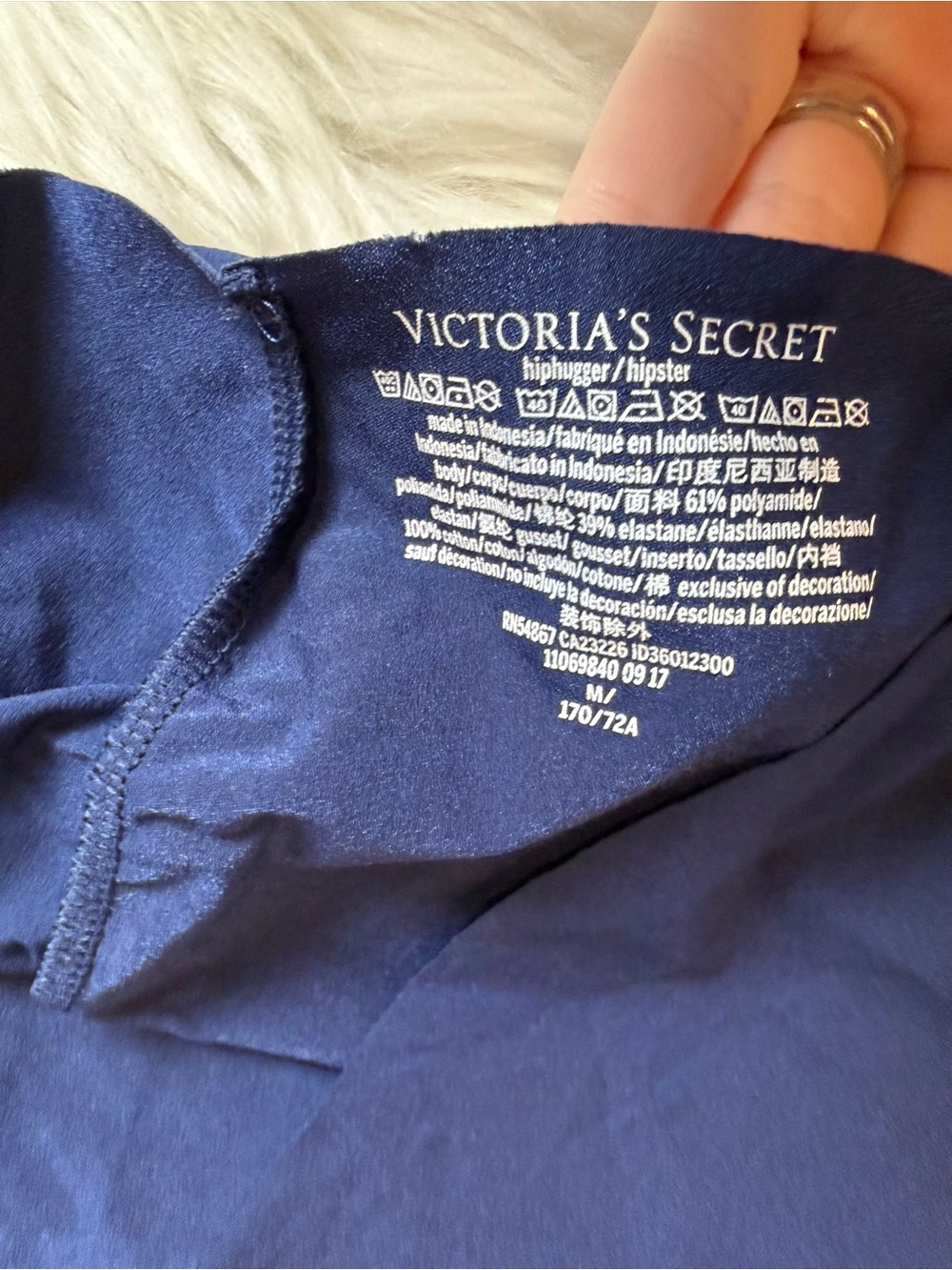 Victoria’s Secret Navy No Show Hiphugger Panty Medium NWOT - Picture 3 of 3
